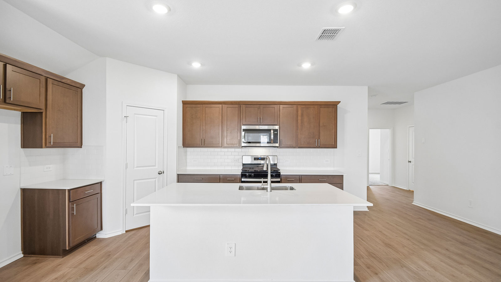 Gaven Modern Kitchen with Island