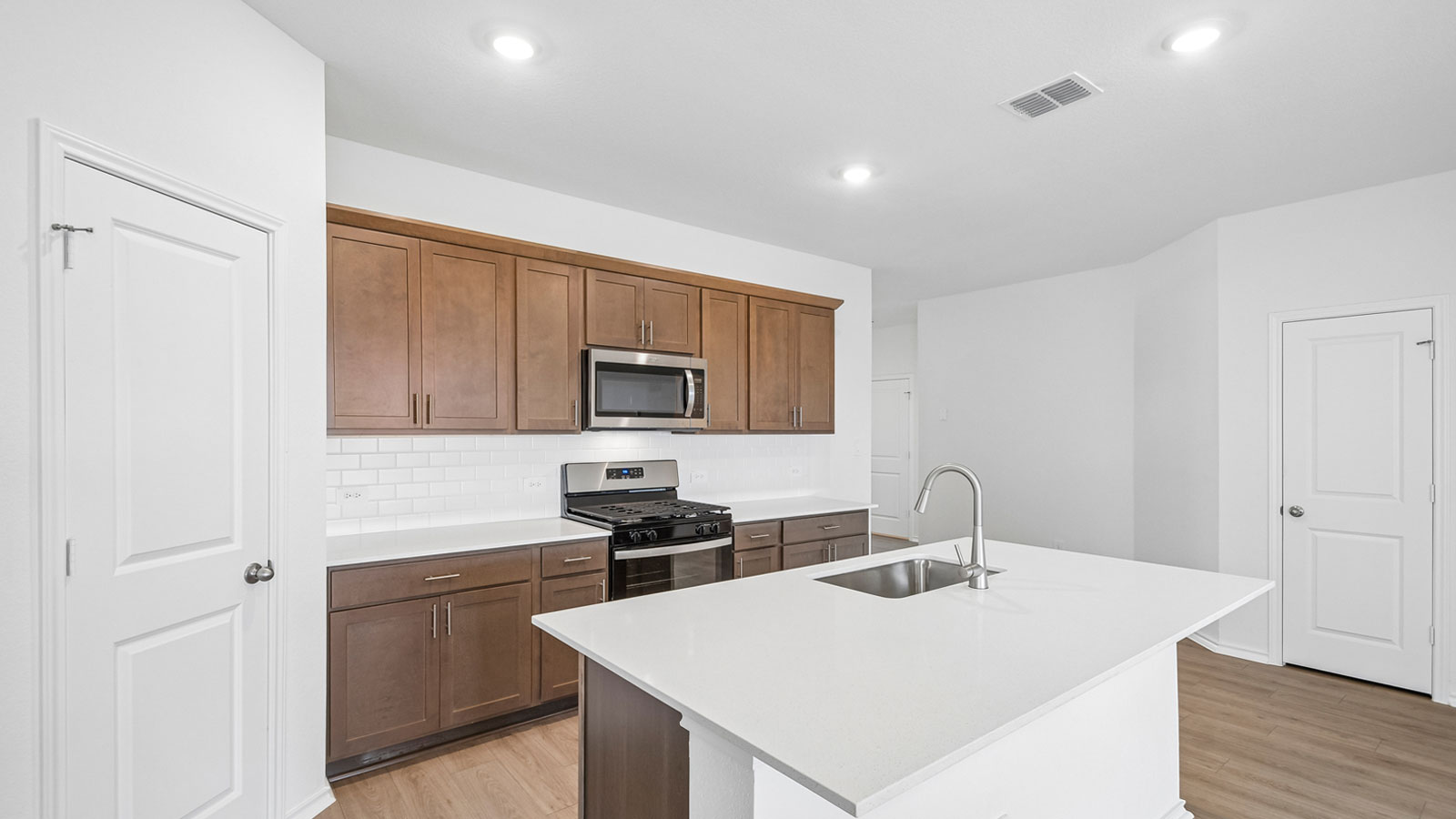Gaven Modern Kitchen with Island