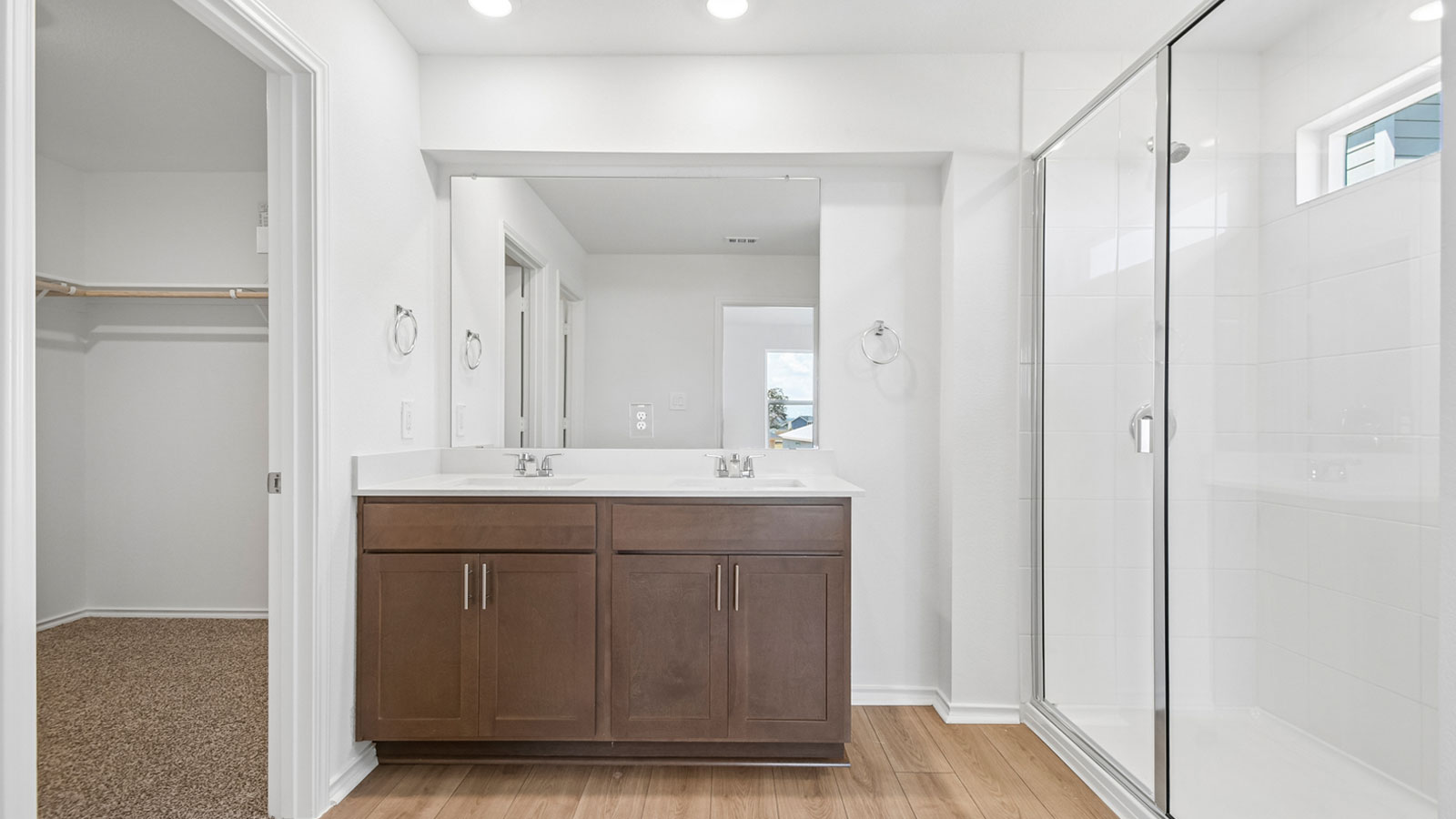 Gaven En Suite Bathroom