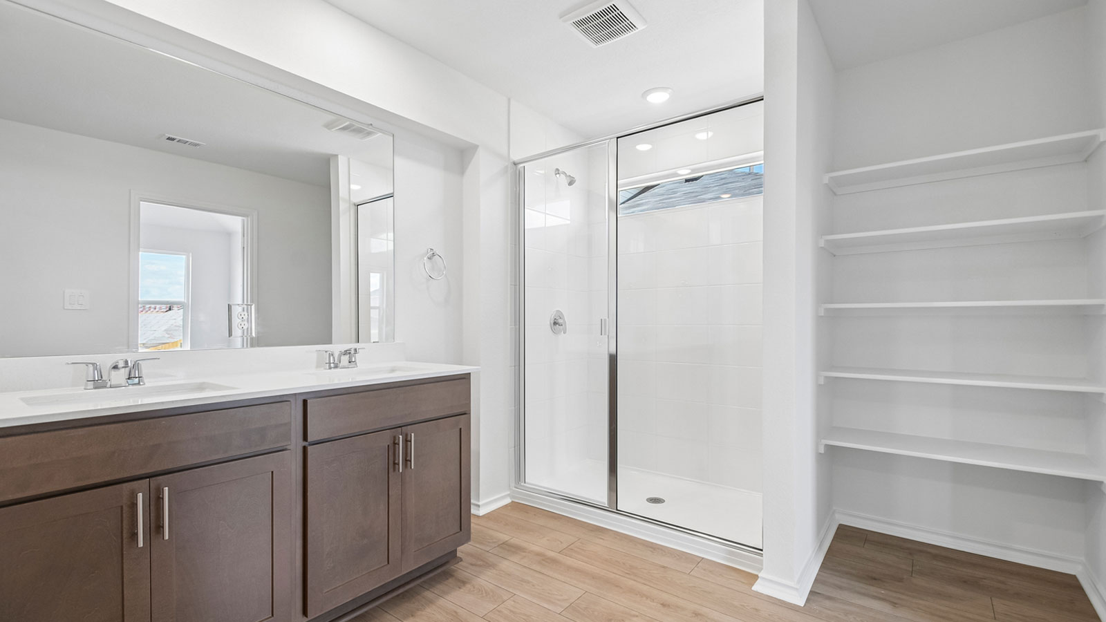 Gaven En Suite Bathroom