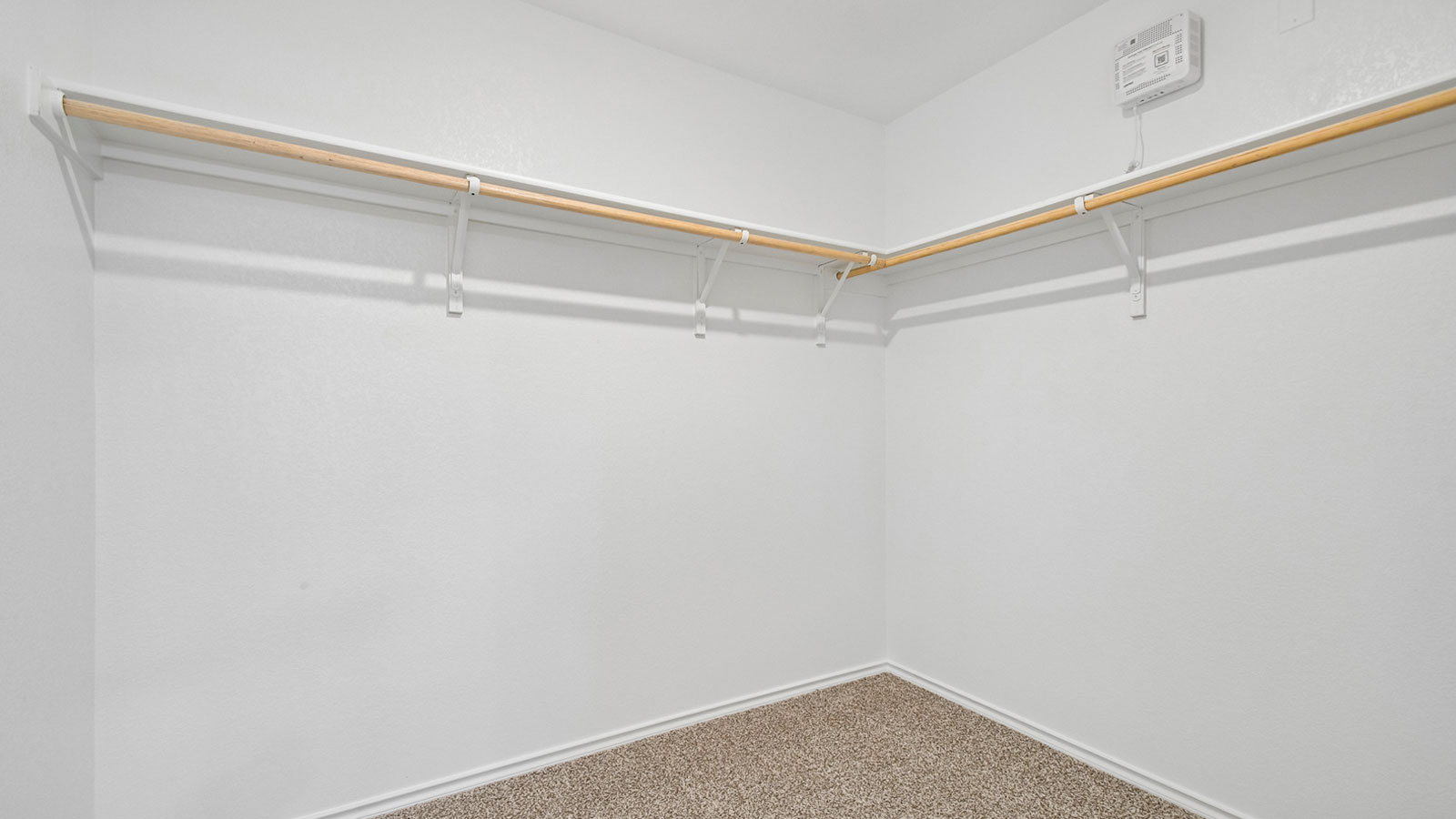 Gaven Walk-in Closet