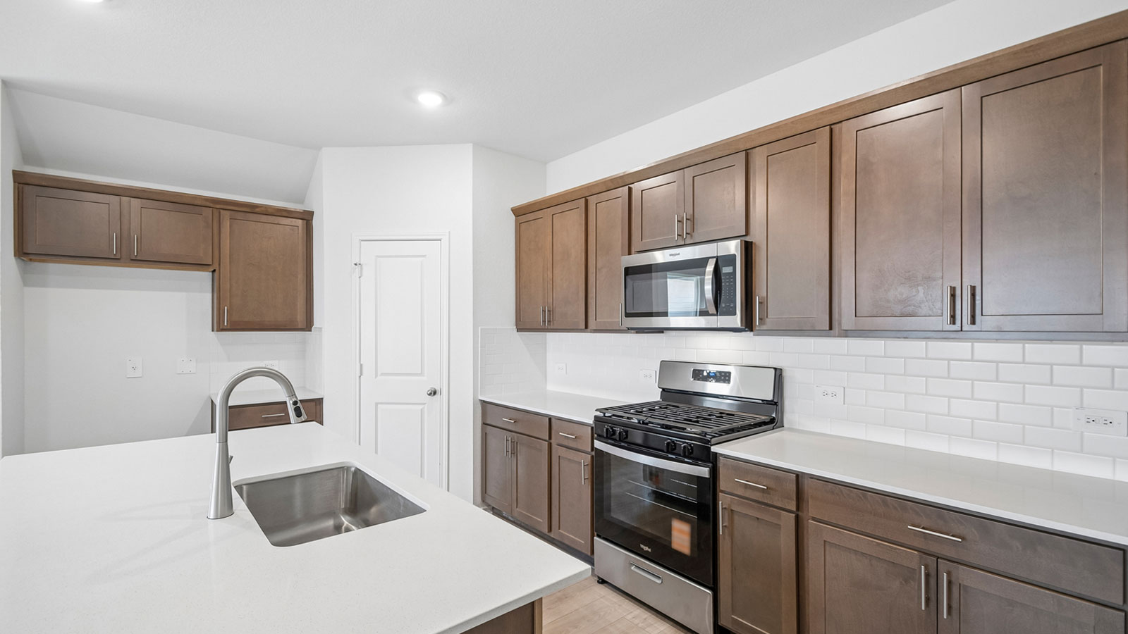 Gaven Modern Kitchen with Island
