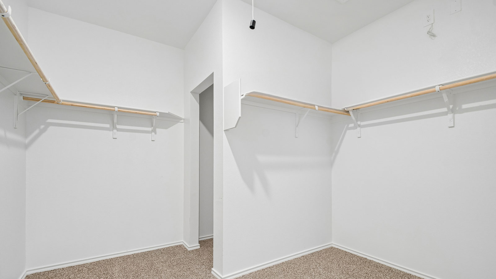 Mitchell Walk-in Closet