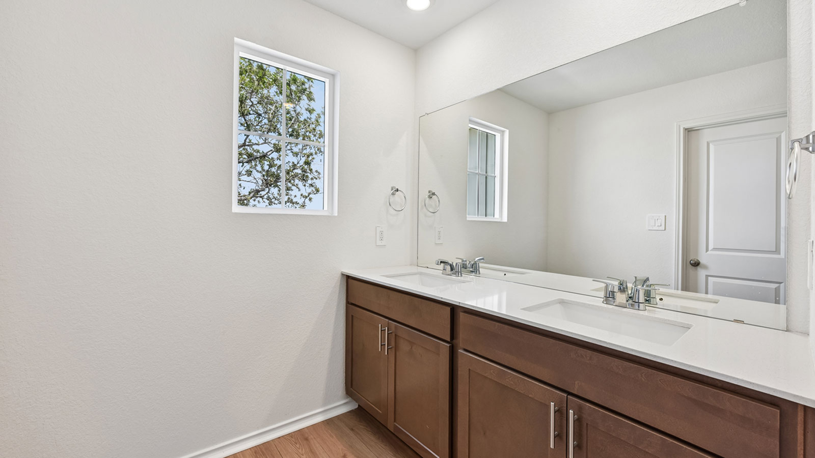 Lyndon En Suite Bathroom with Double Vanity