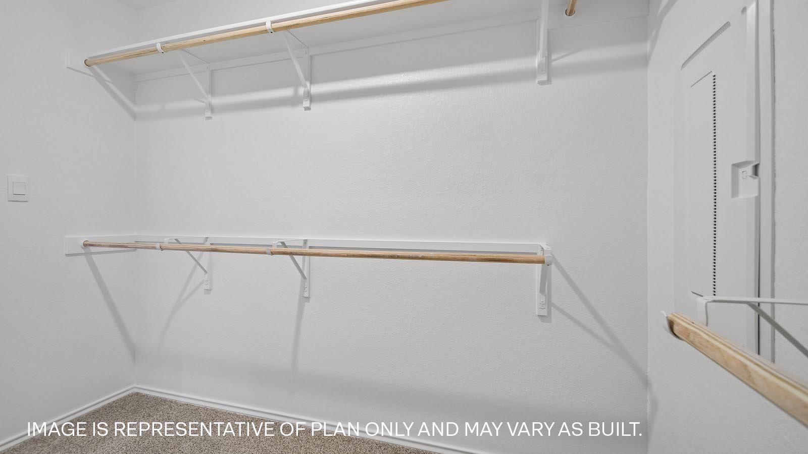 Lyndon Walk-in Closet