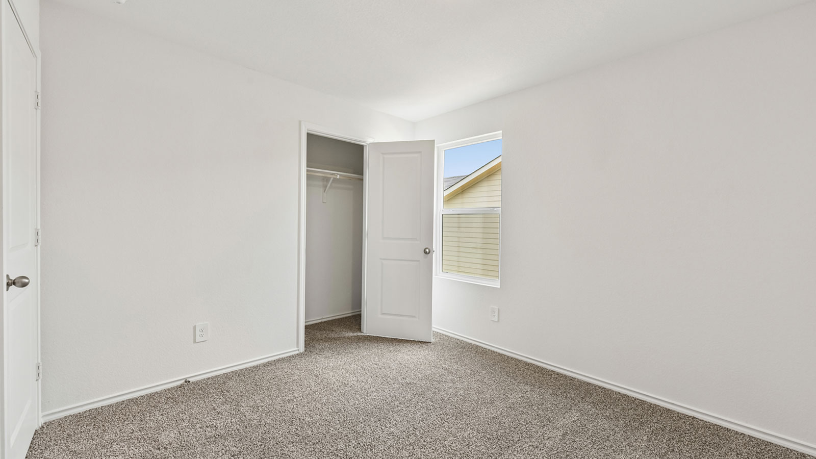 Lyndon Bedroom 2 with Carpet