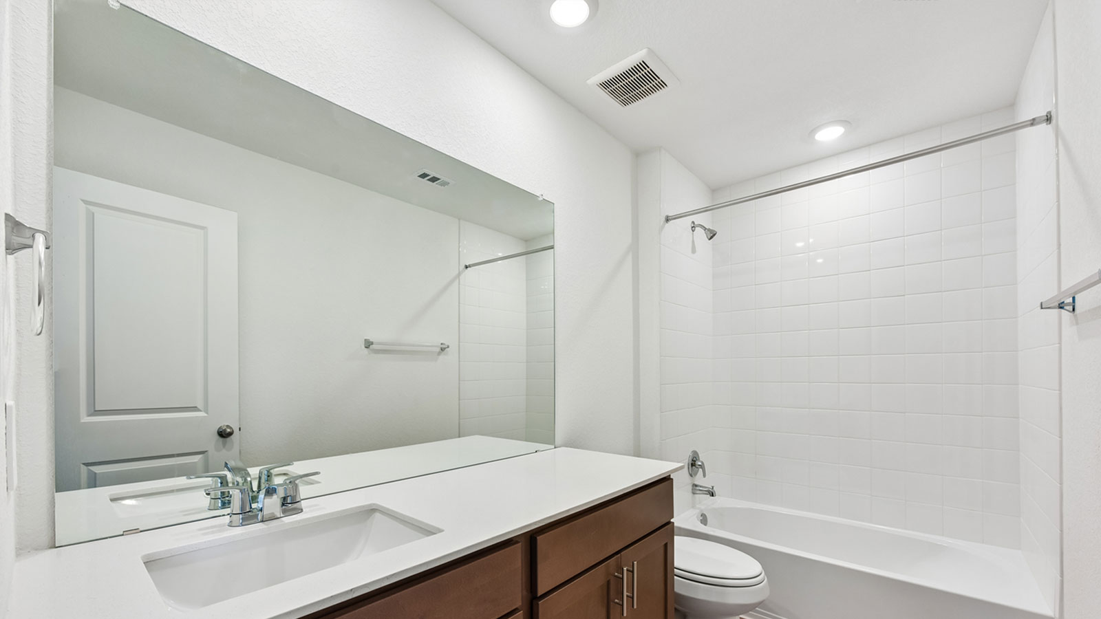 Lyndon Bathroom 2
