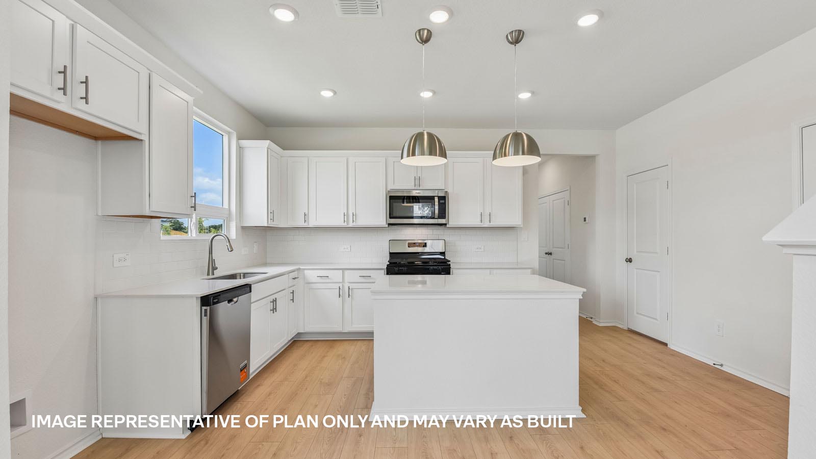Travis Beautiful Kitchen with Island