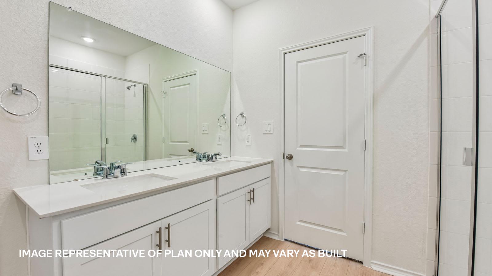 Travis En Suite Bathroom with Double Vanity