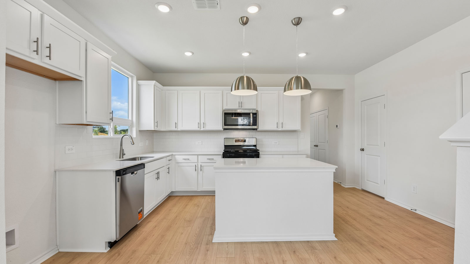 Travis Beautiful Kitchen with Island