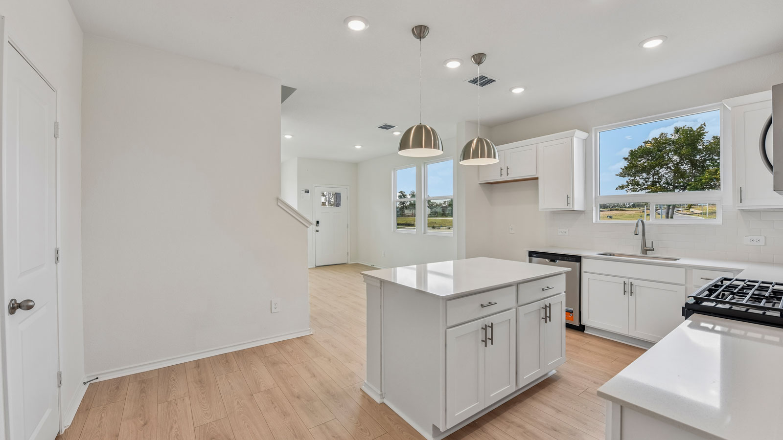 Travis Beautiful Kitchen with Island