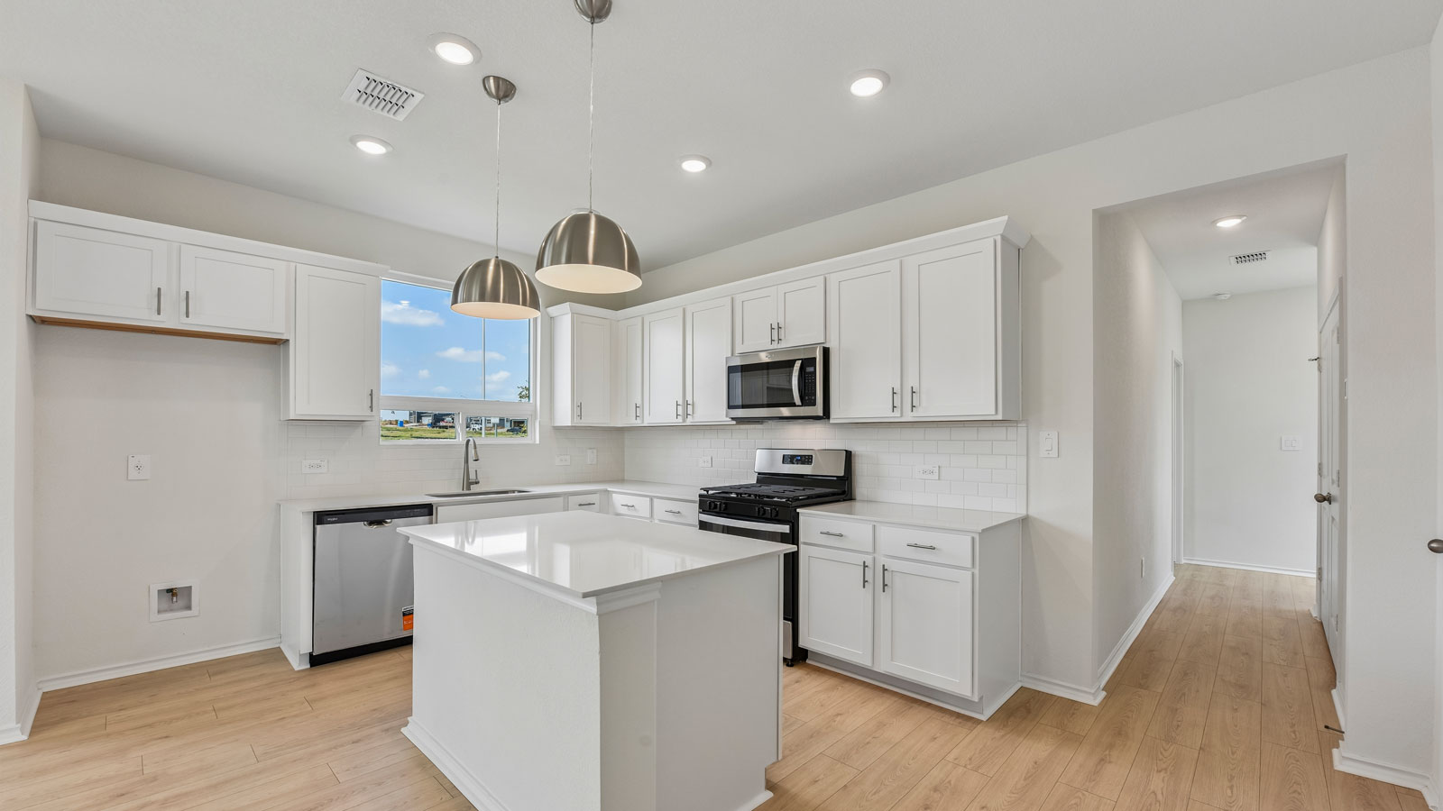 Travis Beautiful Kitchen with Island