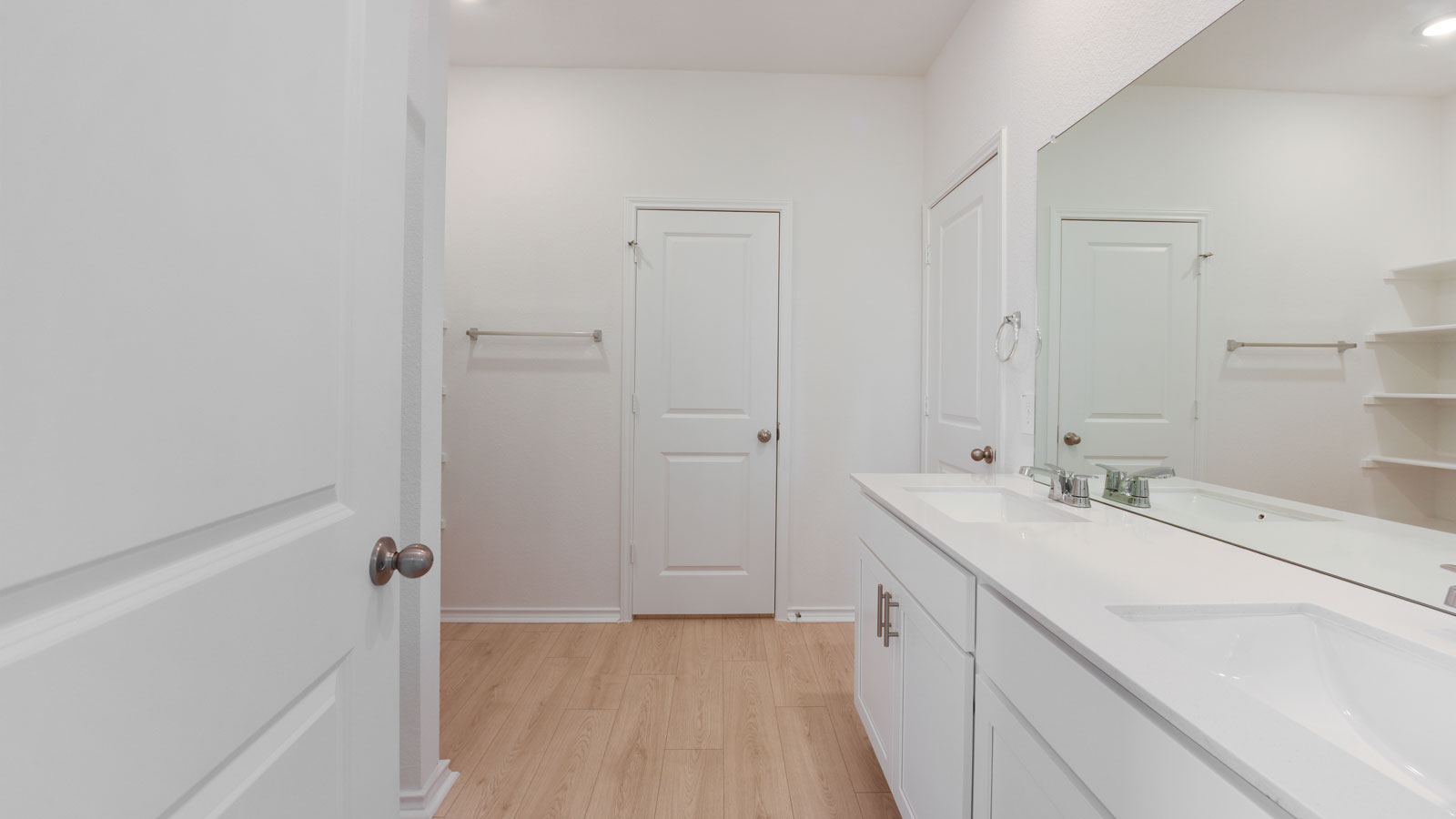 Travis En Suite Bathroom with Double Vanity