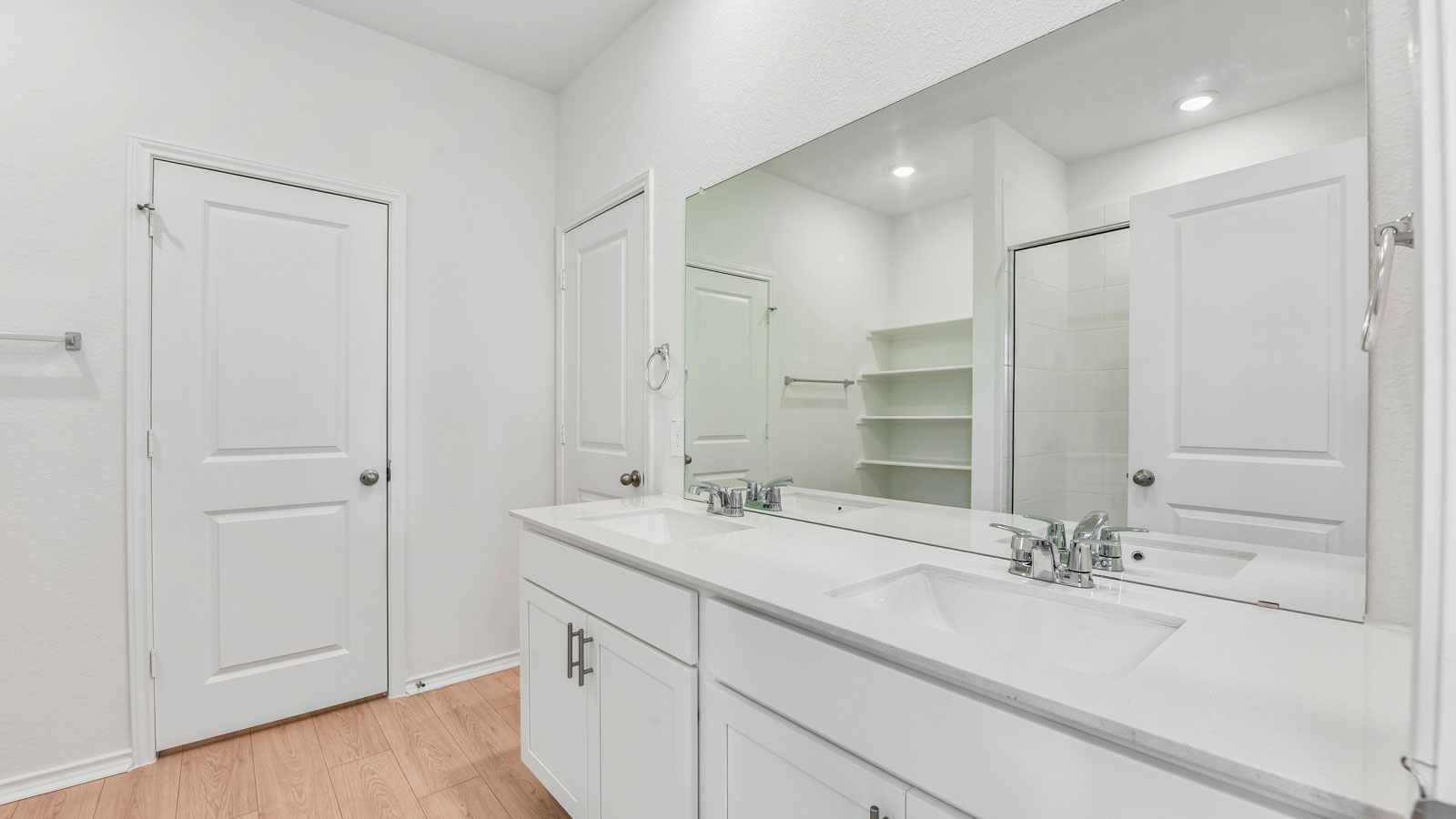 Travis En Suite Bathroom with Double Vanity
