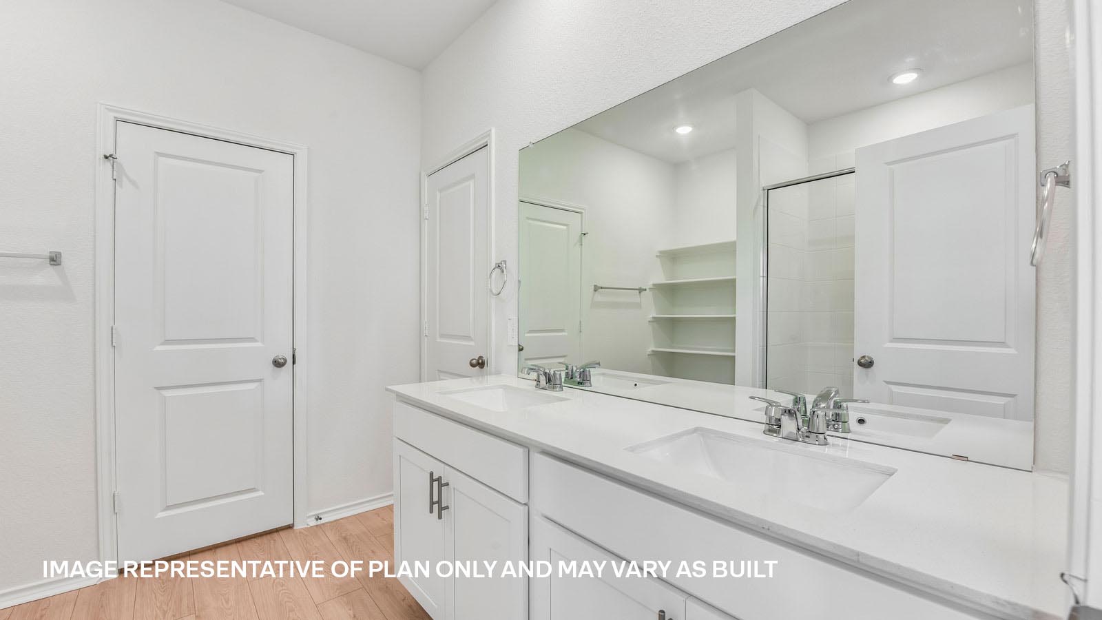 Travis En Suite Bathroom with Double Vanity