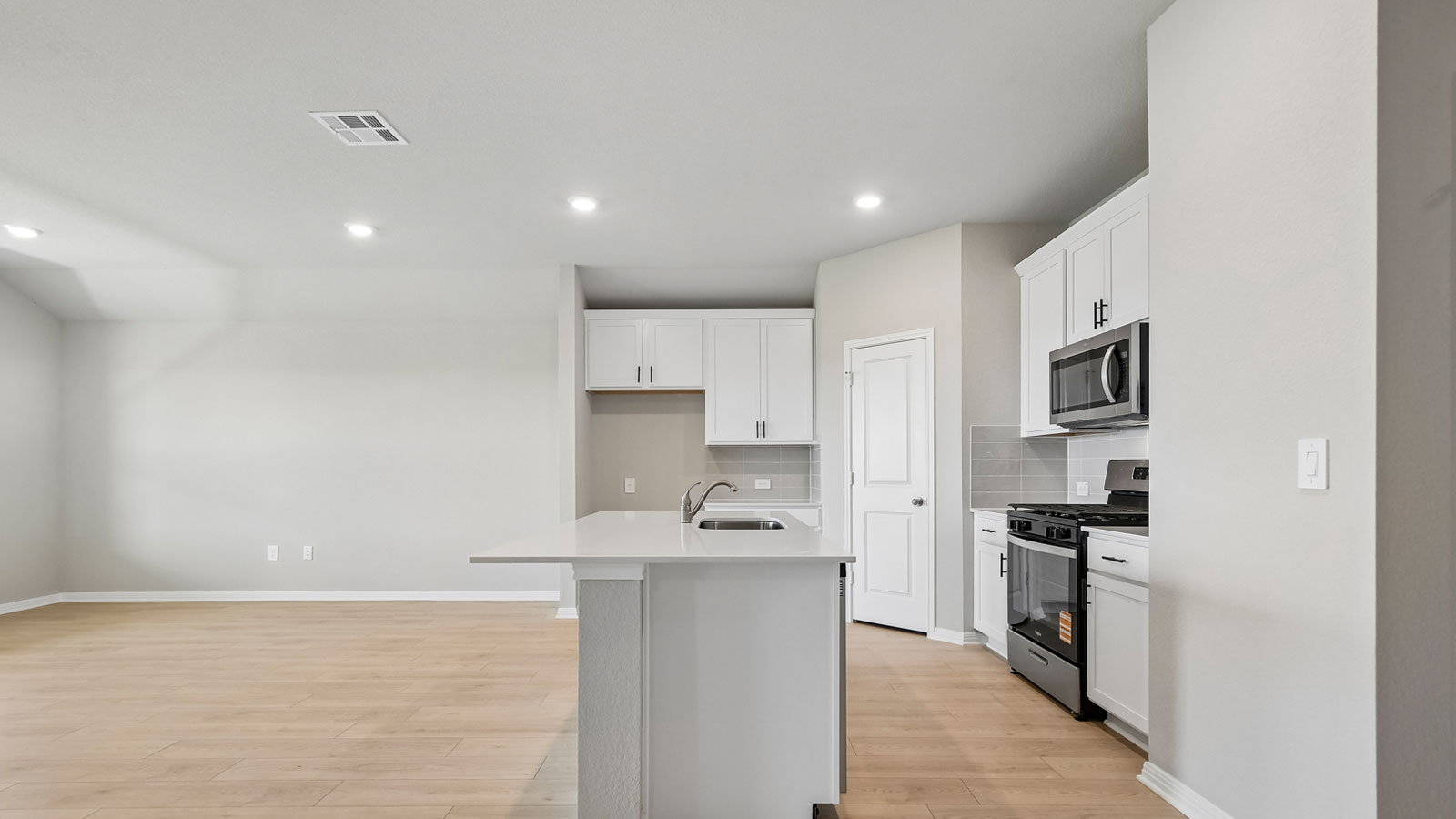 Justin Modern Kitchen with Island