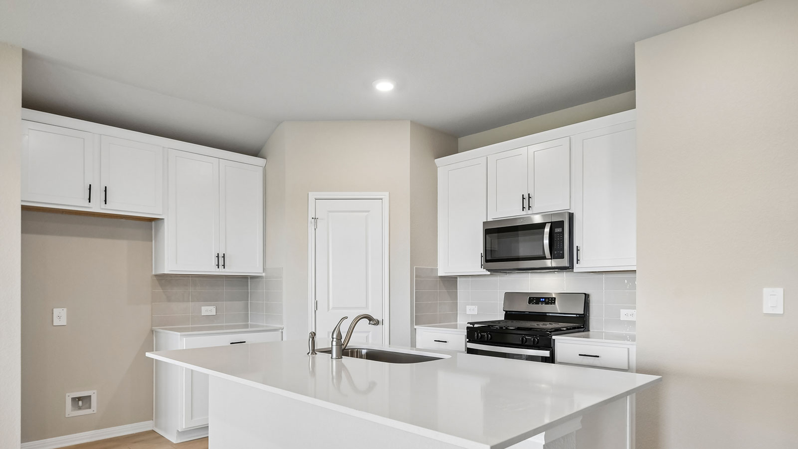 Justin Modern Kitchen with Island