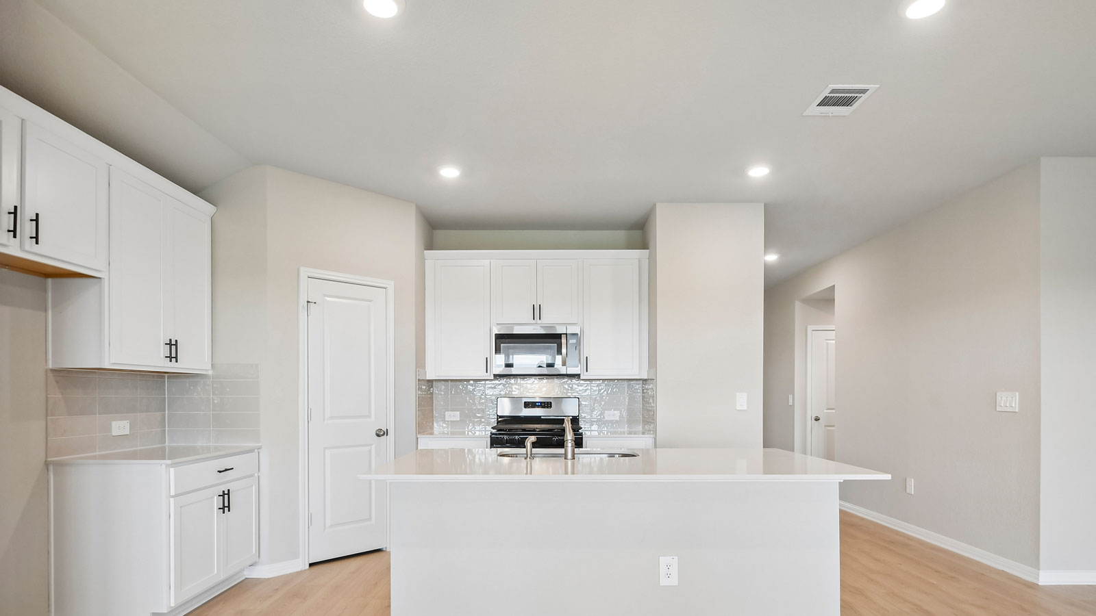Justin Modern Kitchen with Island