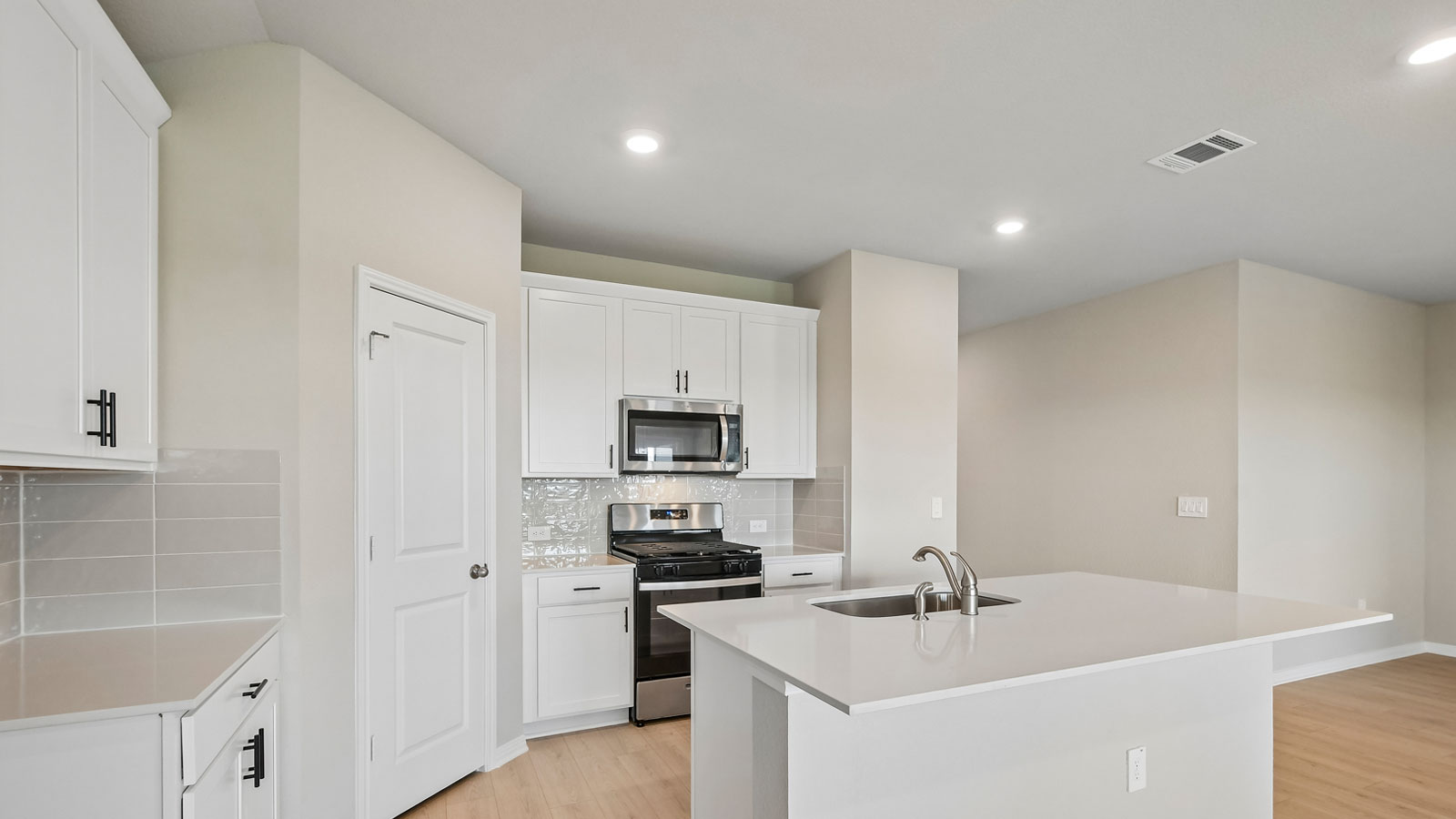 Justin Modern Kitchen with Island