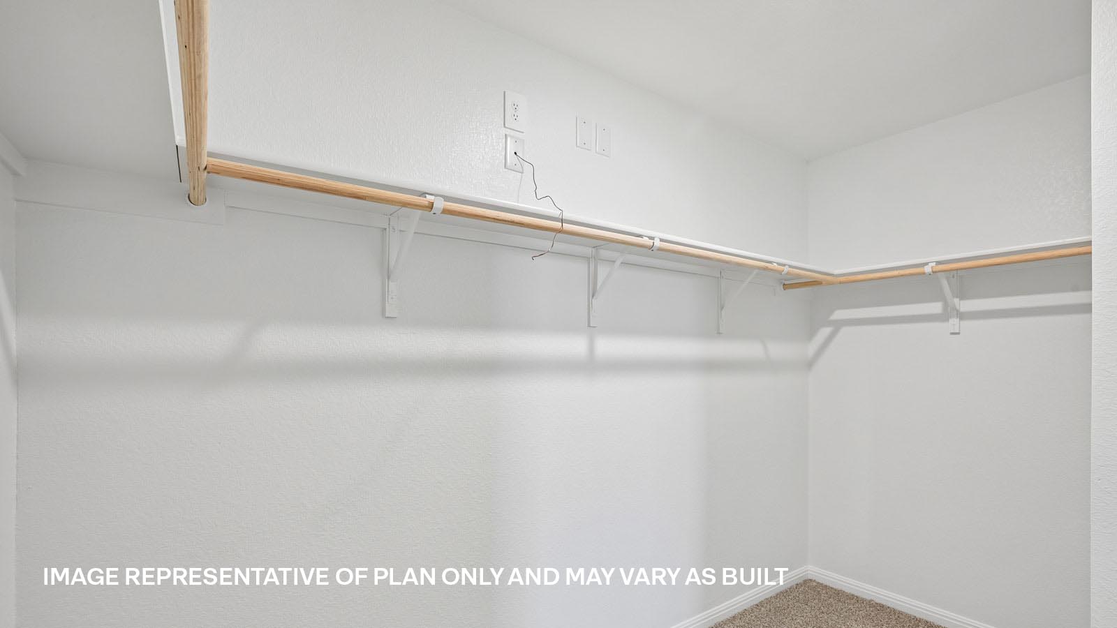 Justin Primary Walk-in Closet