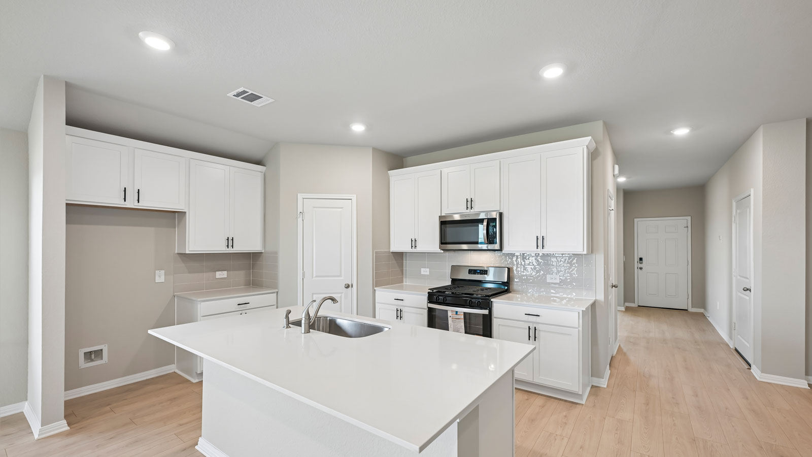 Lakeway Beautiful Kitchen with Island
