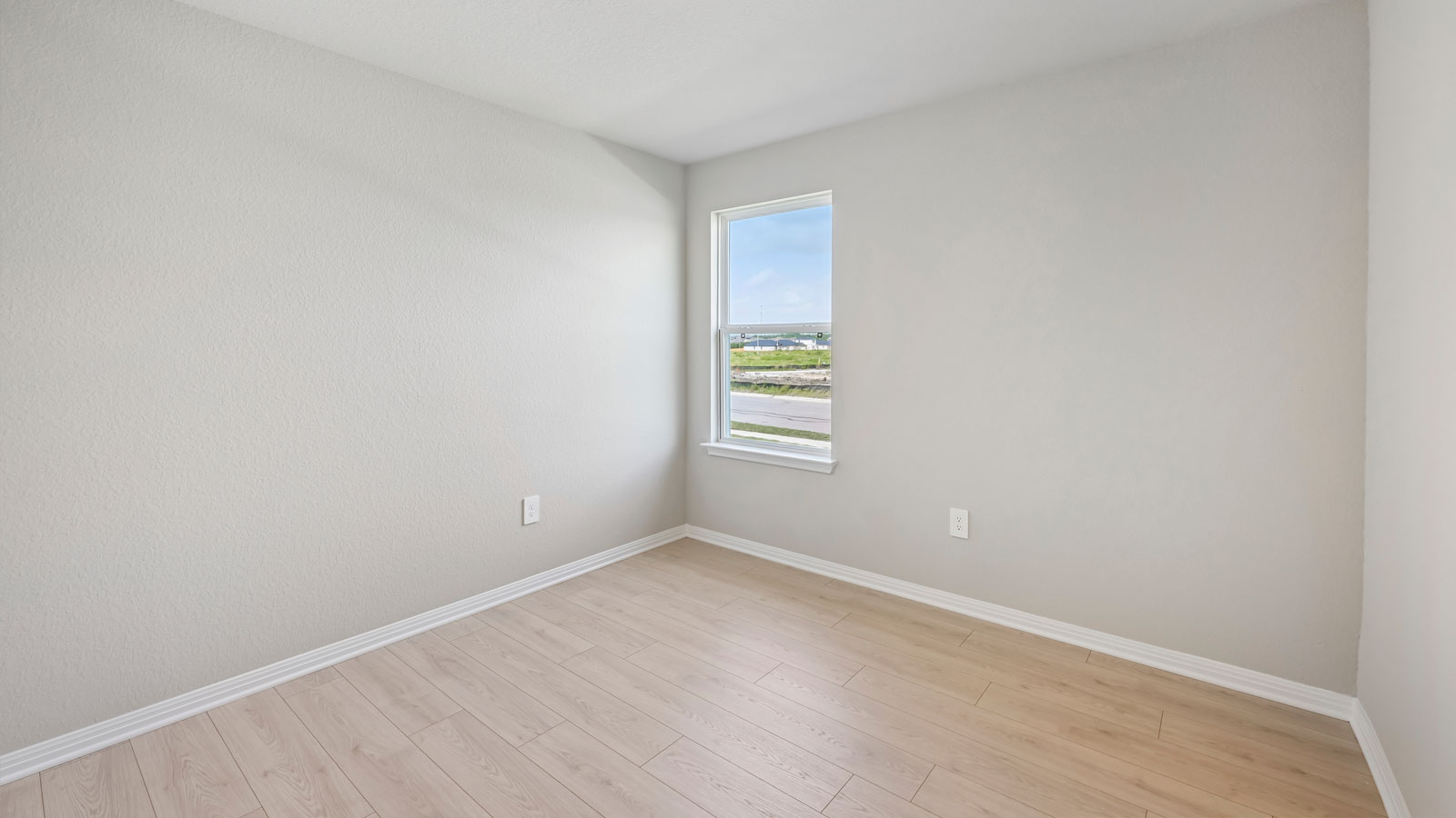 Lakeway Spacious Study