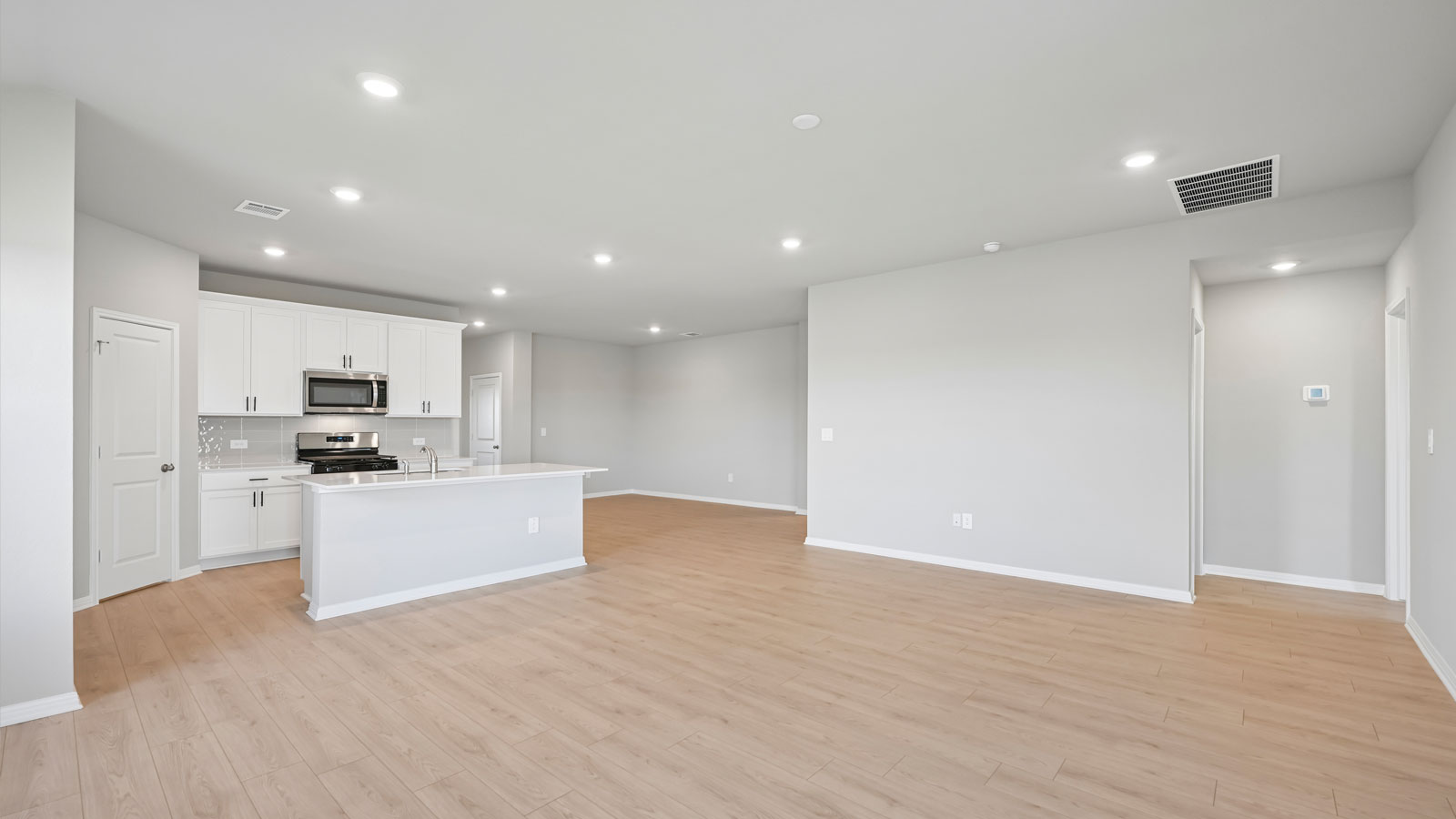 Lakeway Open Concept Livingroom/Kitchen