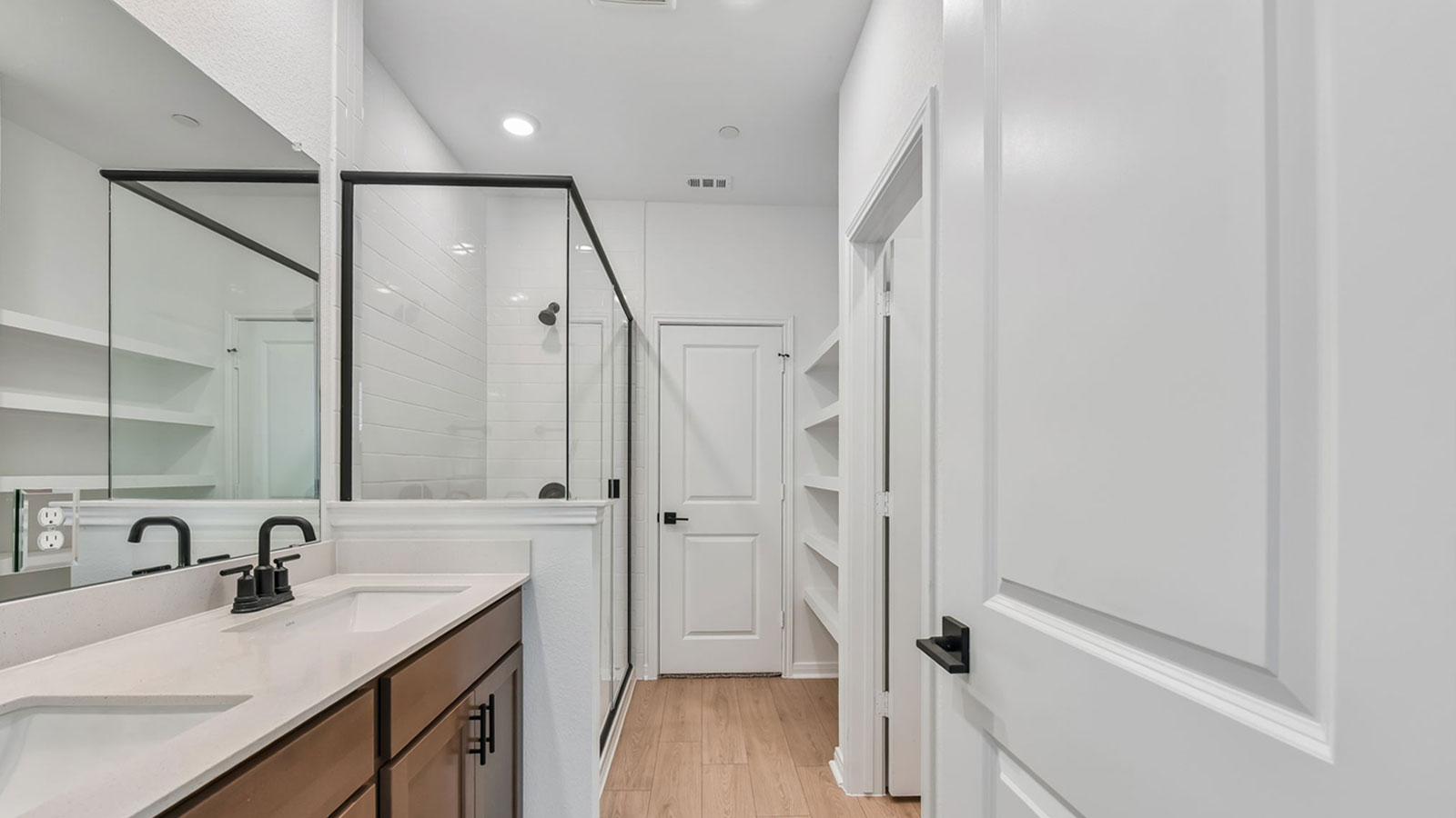 Crosshaven En Suite Bathroom with Double Vanity