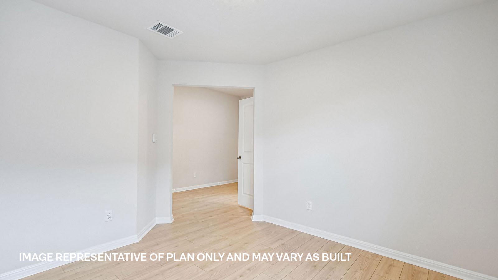 Lakeway Spacious Study