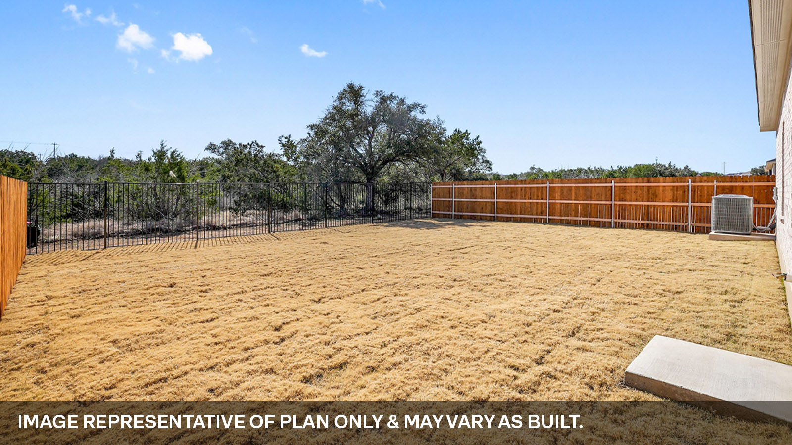 Thunder Rock Quincy Exterior Back