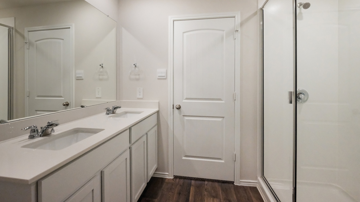 Main bathroom with walk-in shower