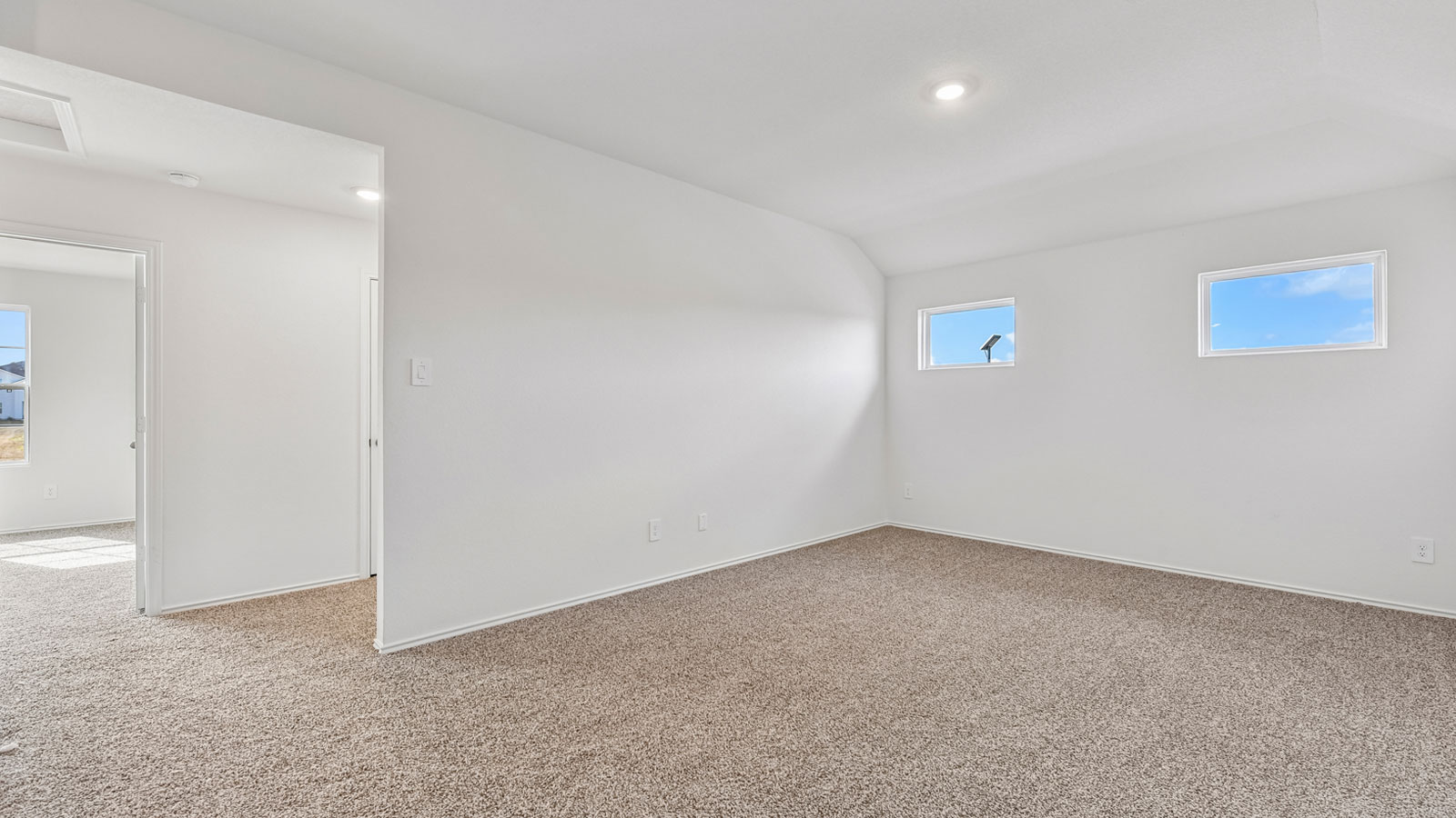 Naples Spacious Game Room