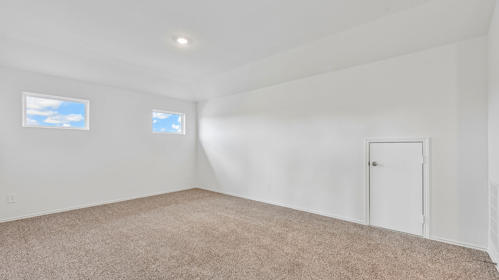 Naples Spacious Game Room