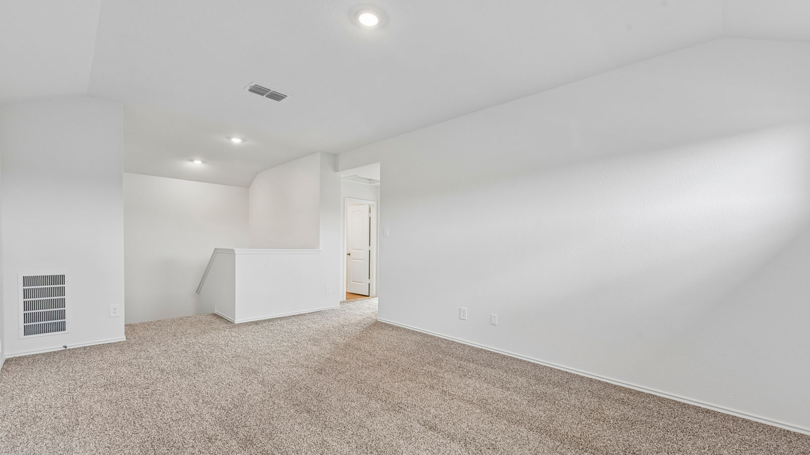 Naples Spacious Game Room