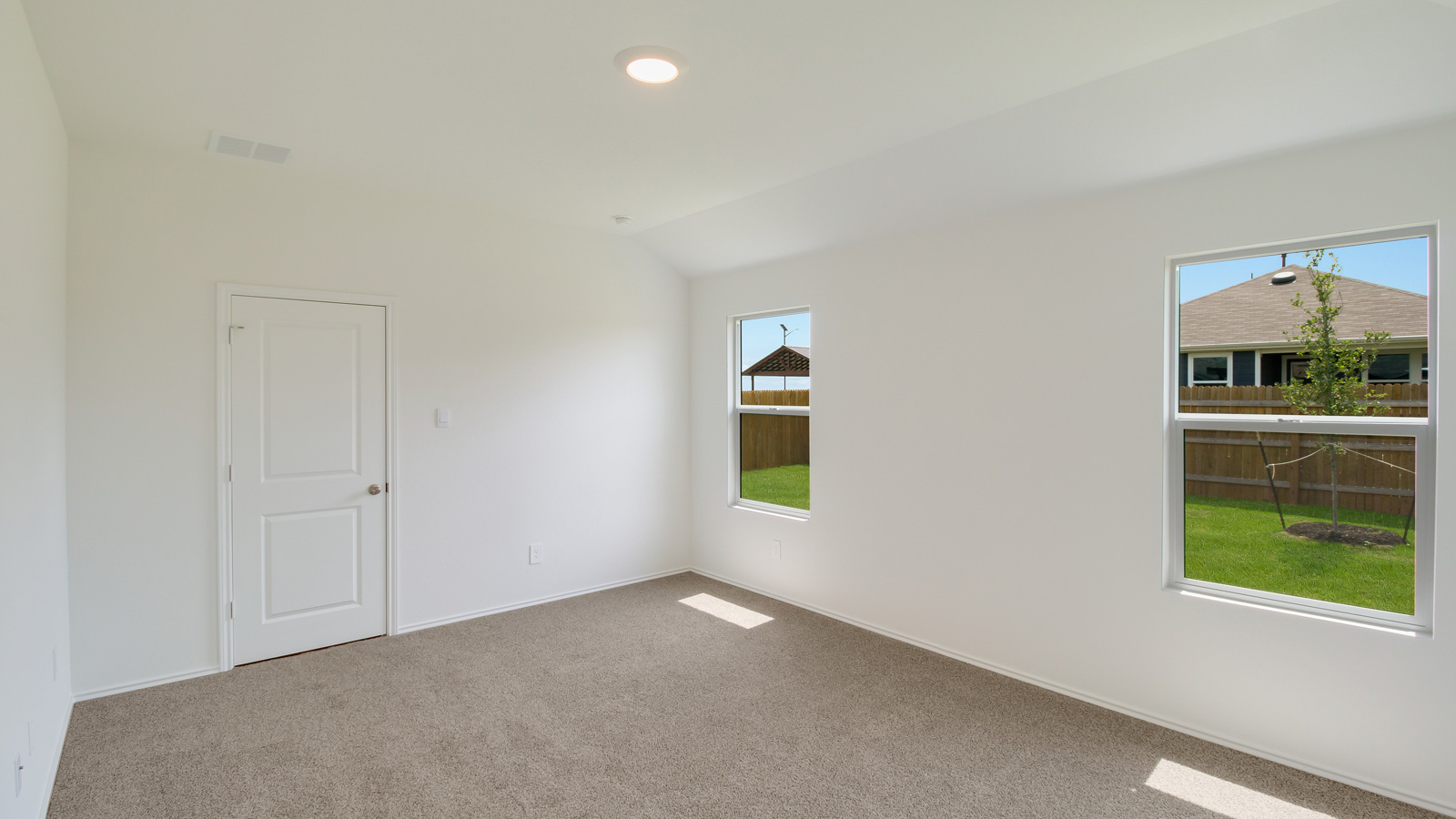 Private Main Bedroom