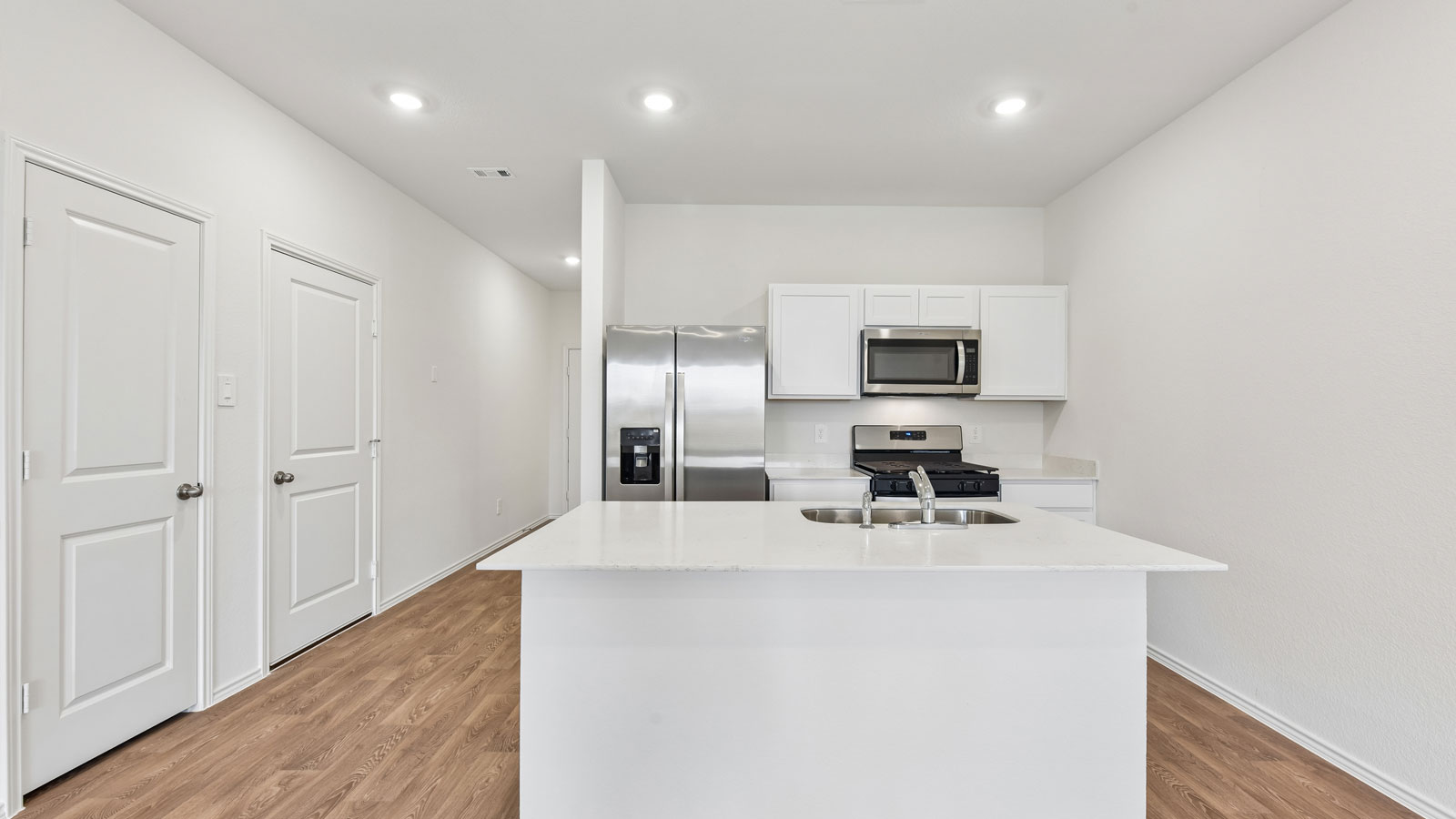 Sarah Modern Kitchen with Island