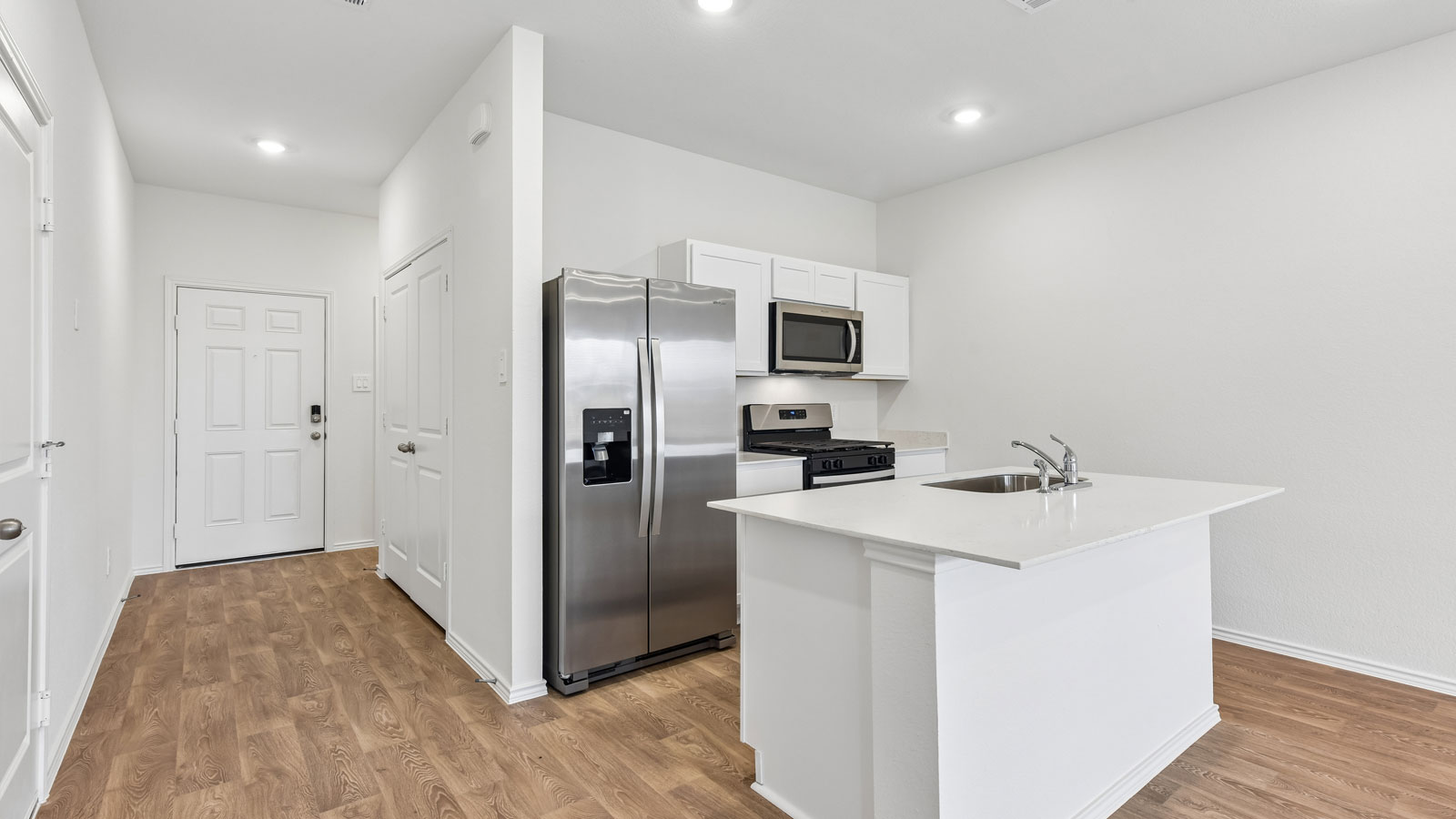 Sarah Modern Kitchen with Island