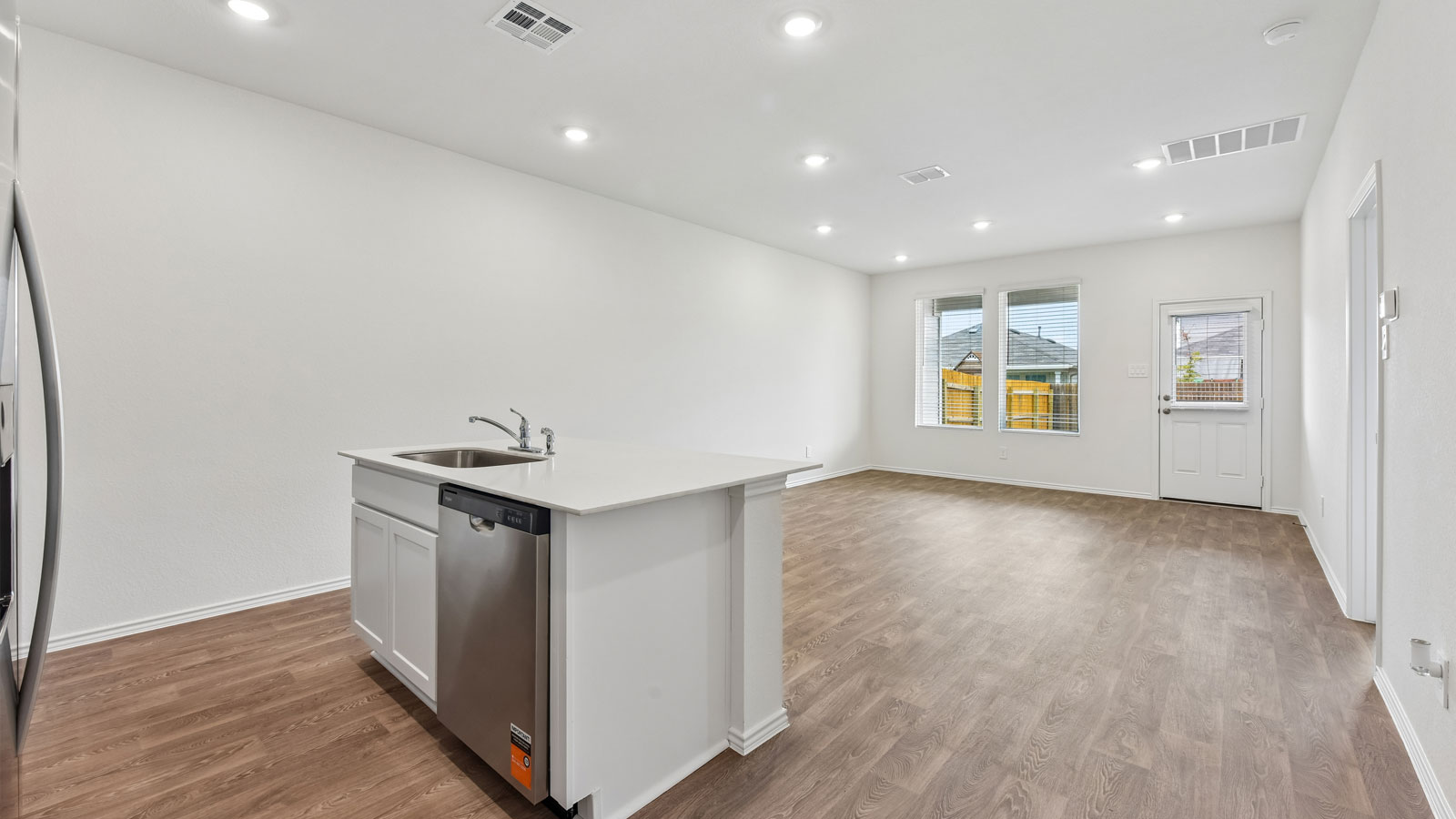 Sarah Modern Kitchen with Island