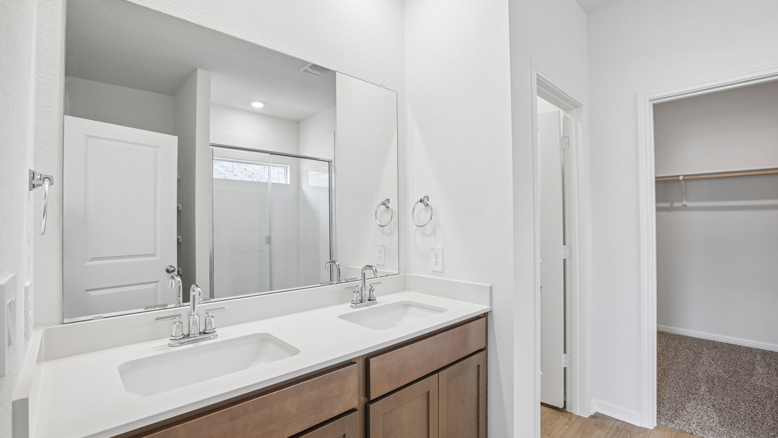 Hanna En Suite Bathroom with Double Vanity