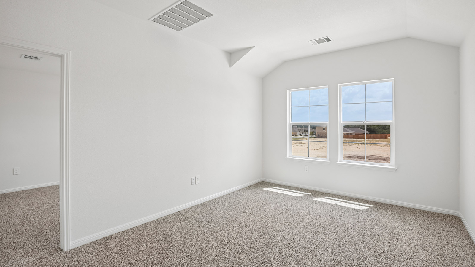 Hanna Spacious Game Room