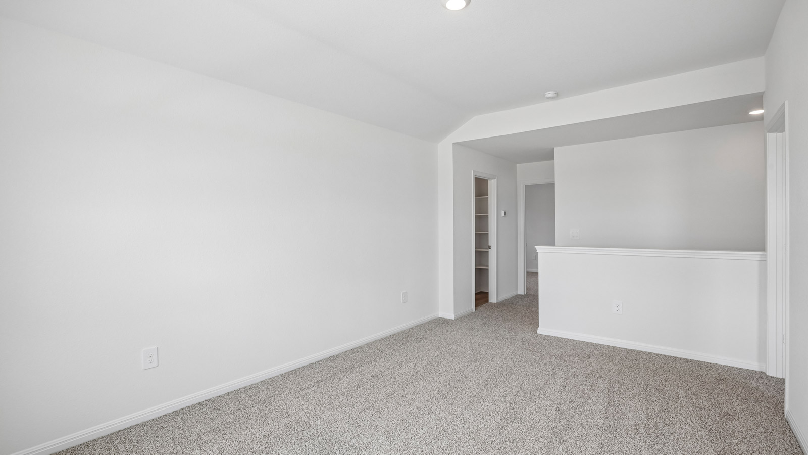 Hanna Spacious Game Room