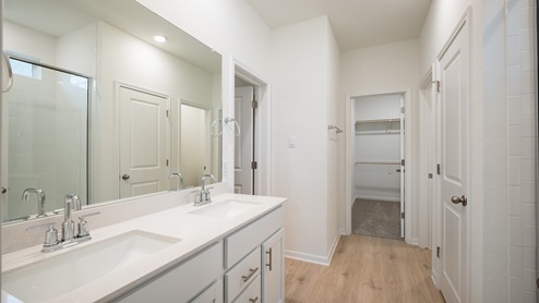 445 Brooks Ranch Drive – Reagan II Floorplan – 3512 – main bathroom with walk-in shower and oversized closet