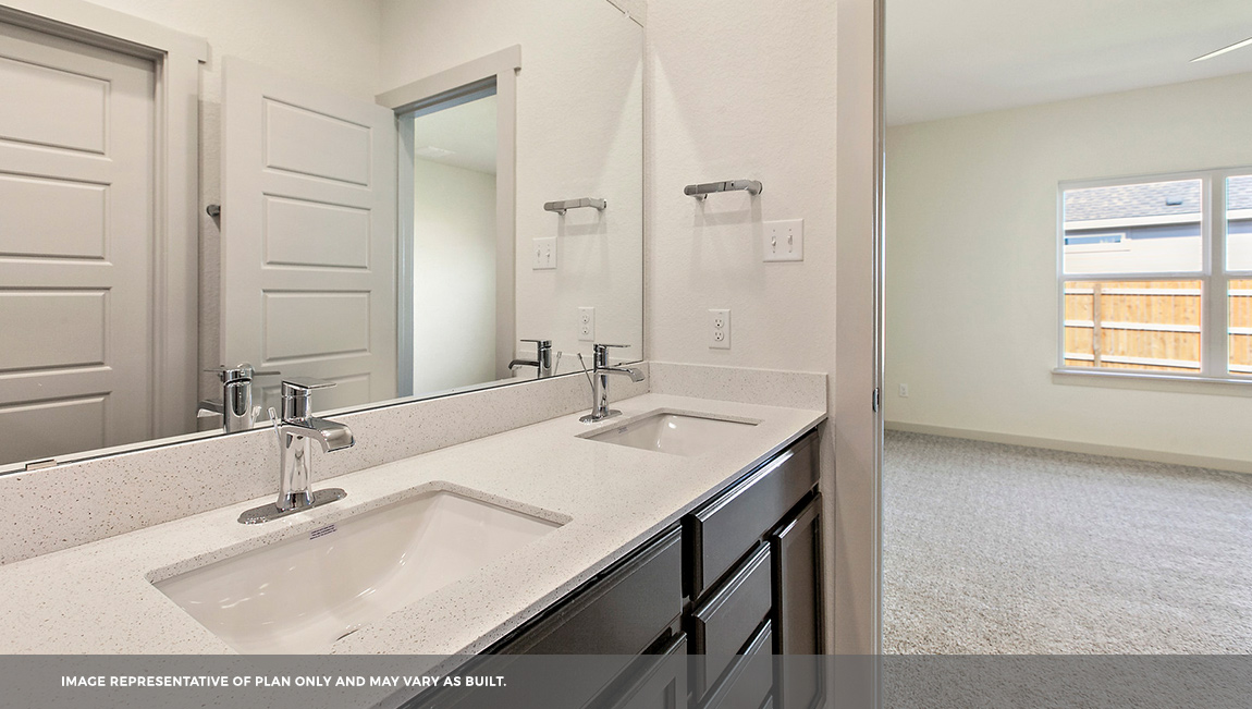 YosemiteII En Suite Bathroom with Double Vanity