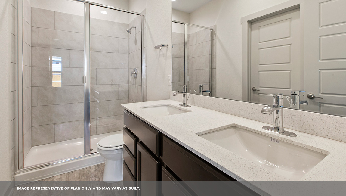 YosemiteII En Suite Bathroom with Double Vanity
