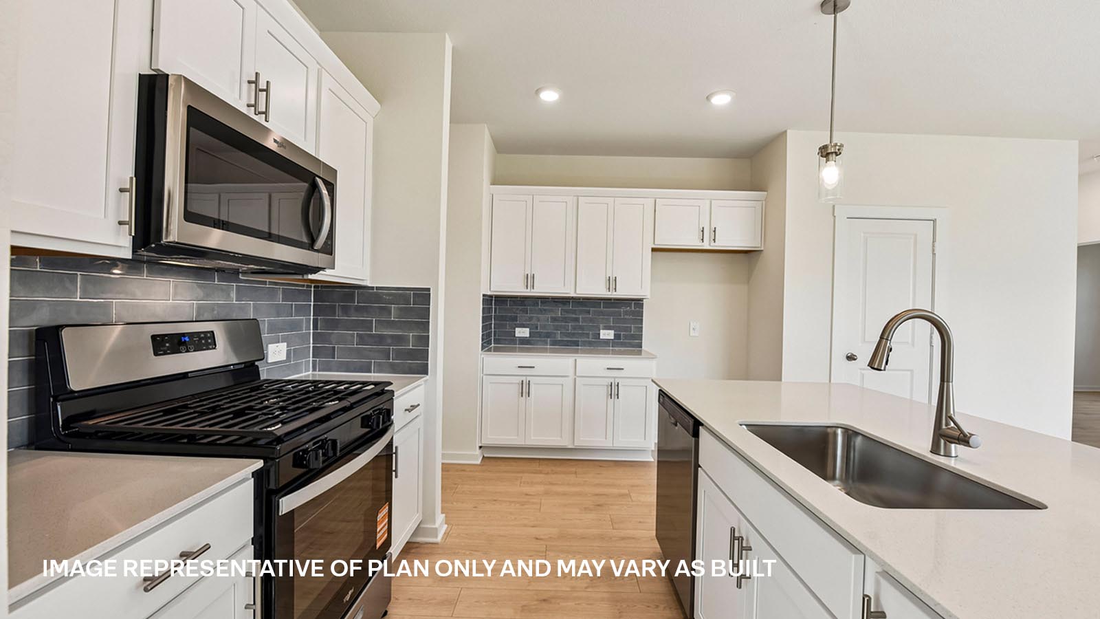 YellowstoneII Modern Kitchen with Island