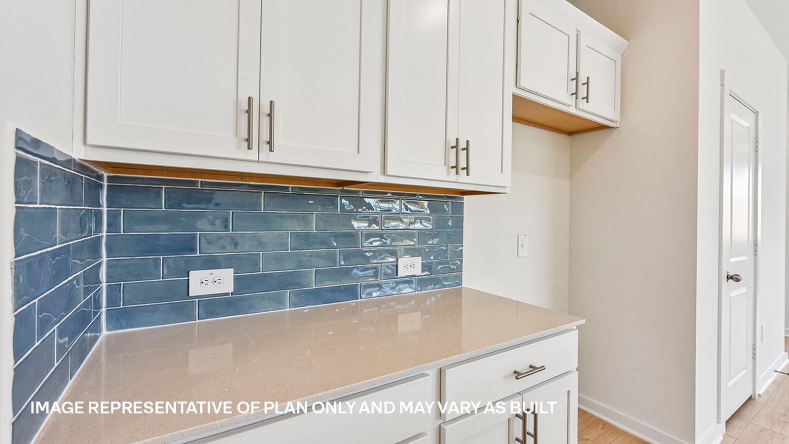 YellowstoneII Modern Kitchen with Island