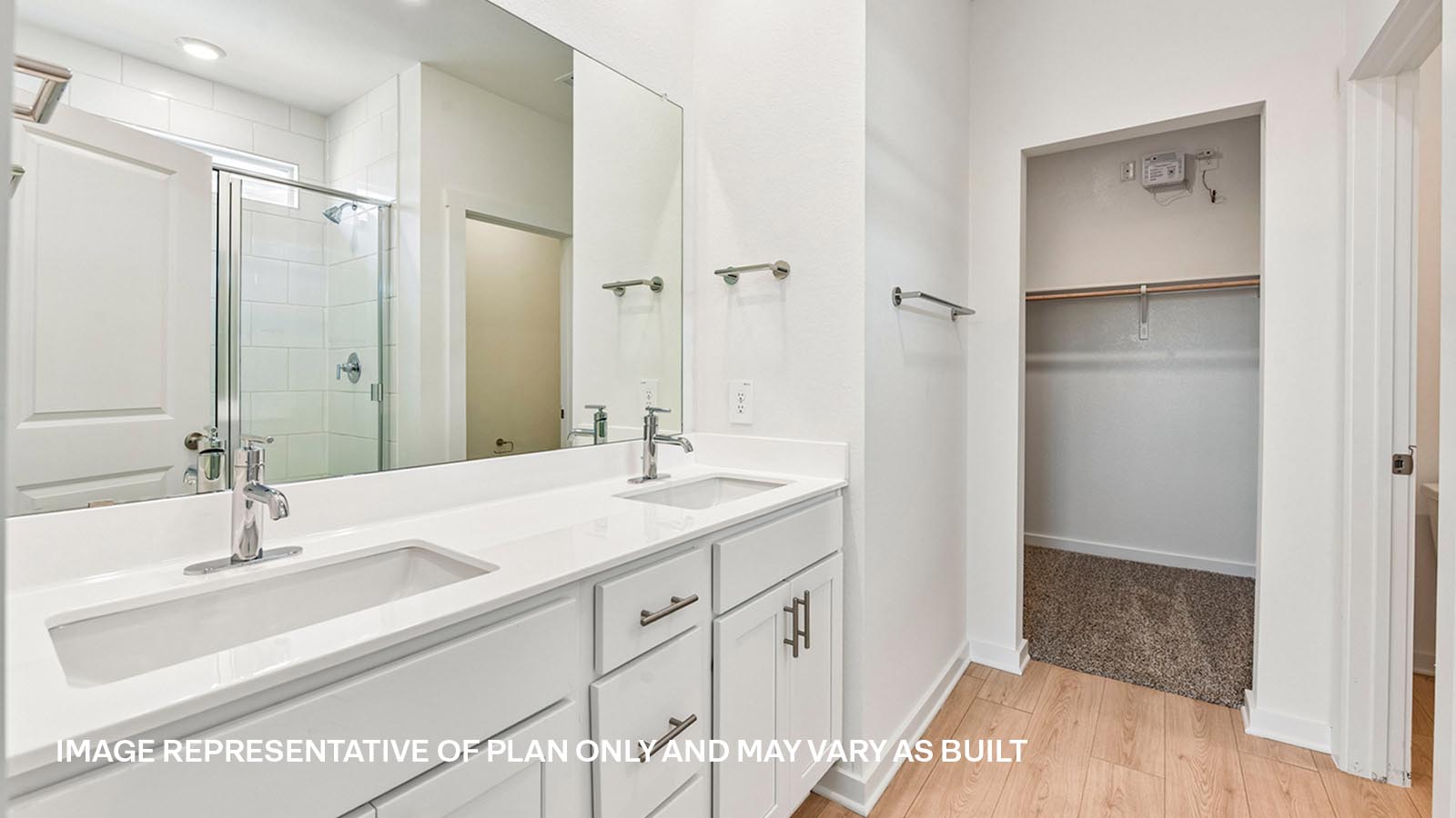 YellowstoneII En Suite Bathroom with Double Vanity