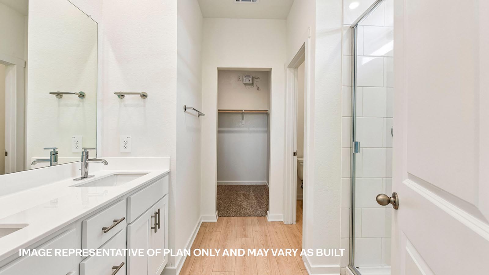 YellowstoneII En Suite Bathroom with Double Vanity