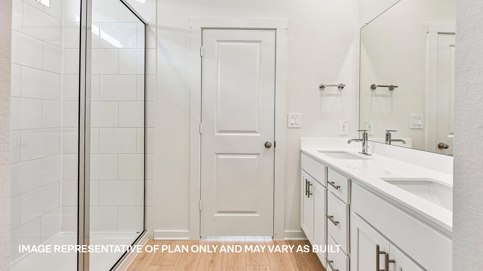 YellowstoneII En Suite Bathroom with Double Vanity
