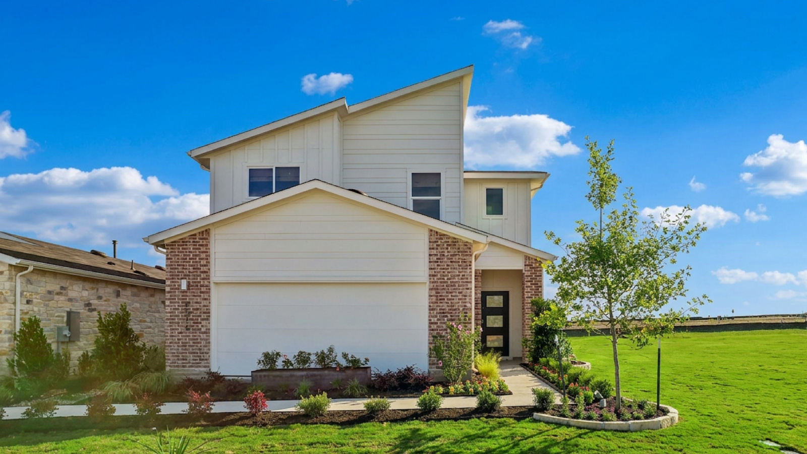 New homes at Frontier in Mustang Ridge, TX.